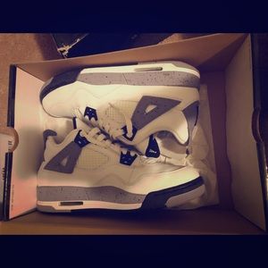 Jordan 4s